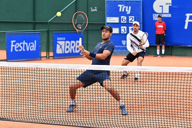 Medvedev e Tsitsipas vencem jogos duros nas oitavas - TenisBrasil