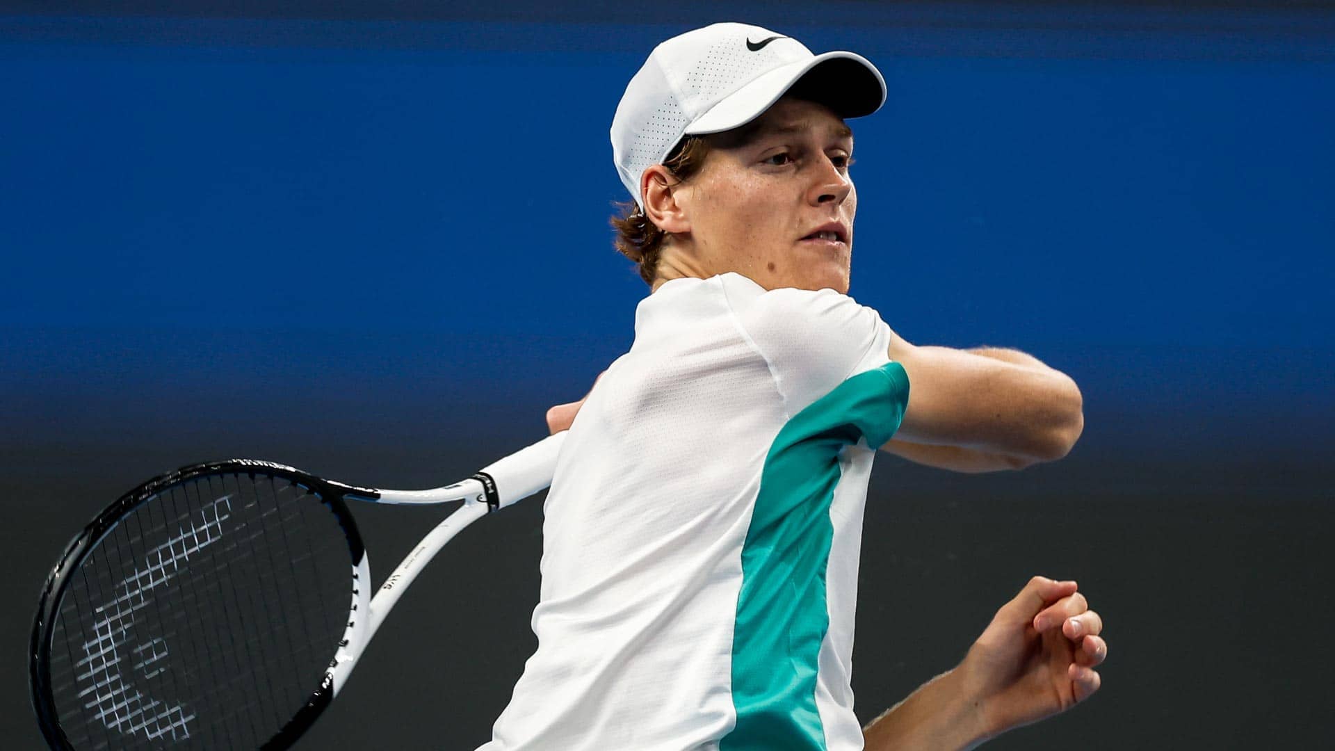 Medvedev vence Tsitsipas e enfrentará Sinner na final do ATP 500 de Viena