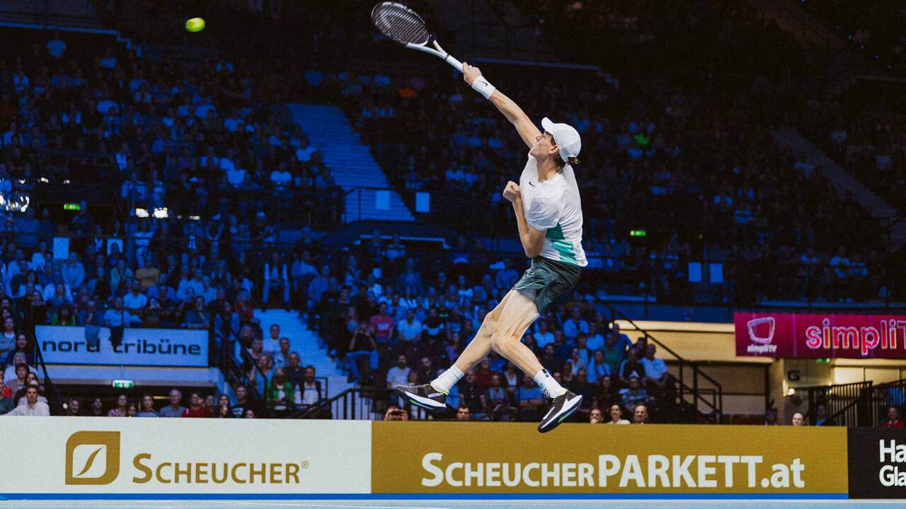 Medvedev vence Tsitsipas e enfrentará Sinner na final do ATP 500 de Viena