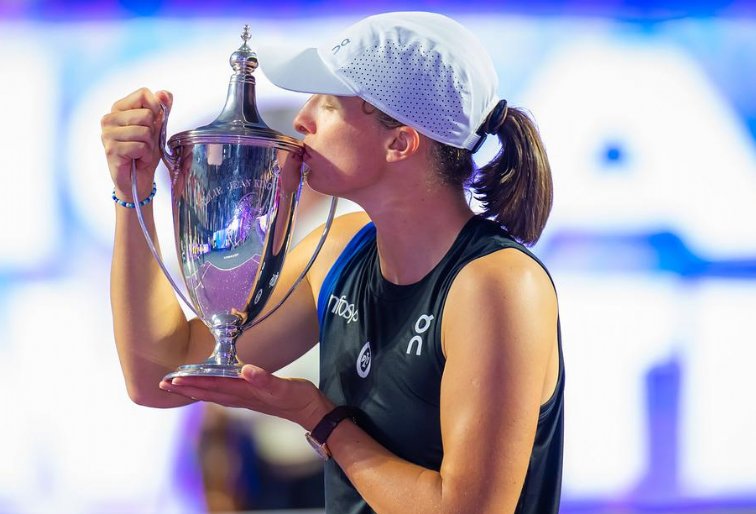 Swiatek é campeã do WTA 500 de Stuttgart, seu quarto título